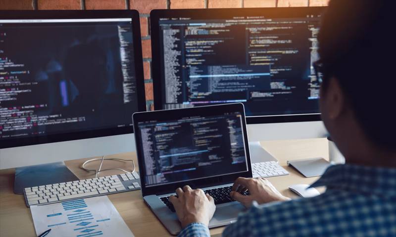 数据科学选型:R与Python如何赋能铜川网站建设?
